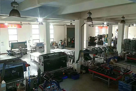 河南星達醫(yī)療設(shè)備制造有限公司自動焊接機器人